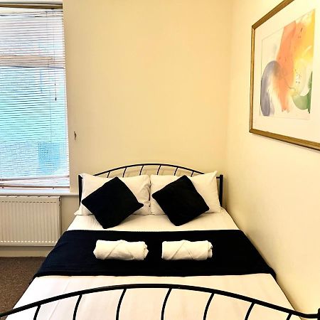 Aldgate Holiday Rooms London Exterior photo