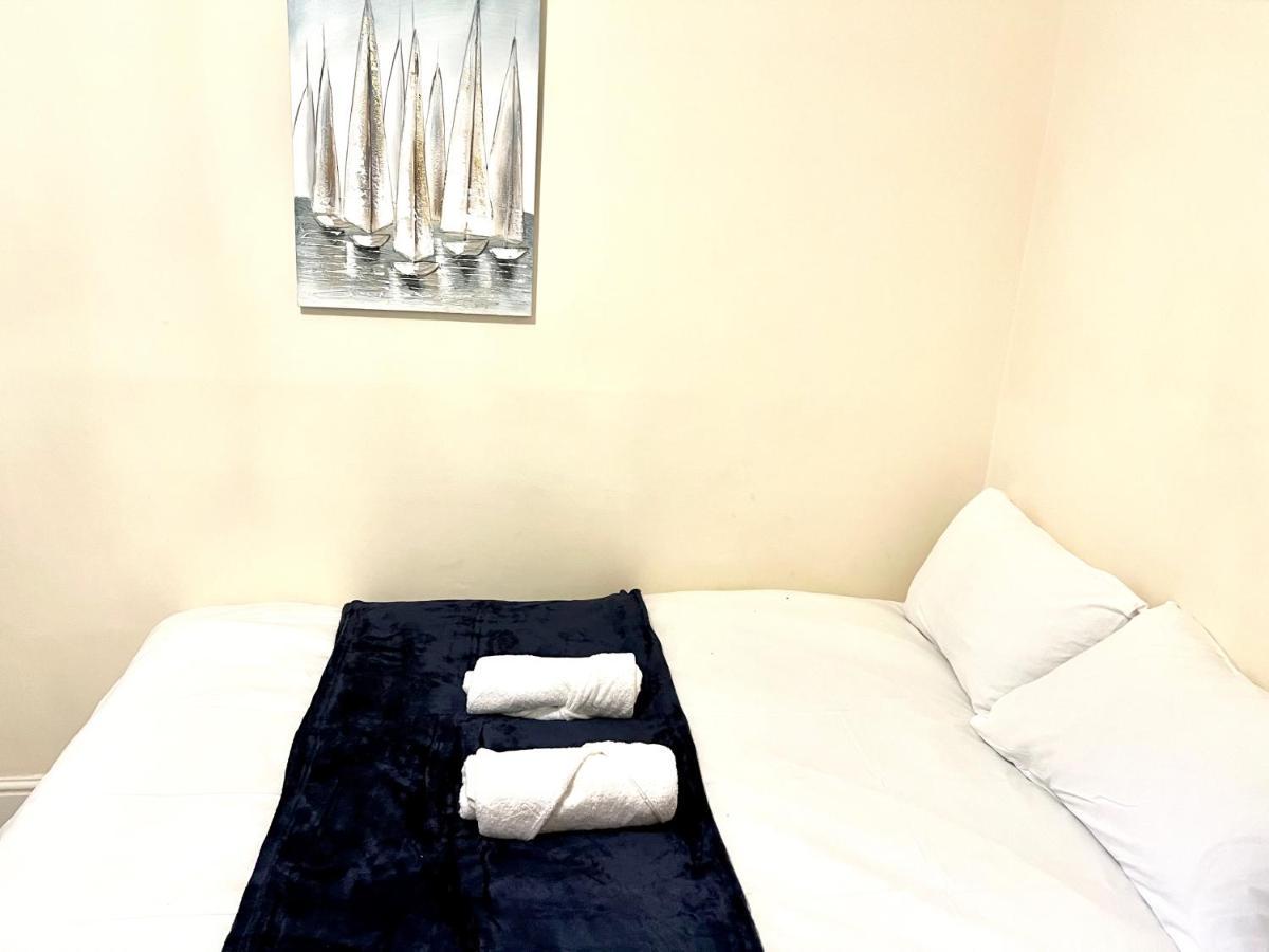 Aldgate Holiday Rooms London Exterior photo