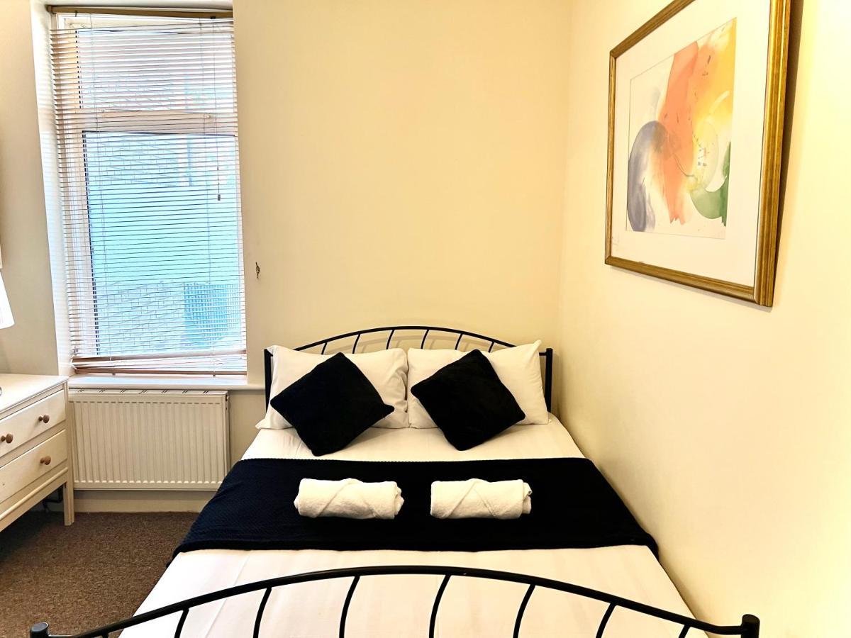 Aldgate Holiday Rooms London Exterior photo