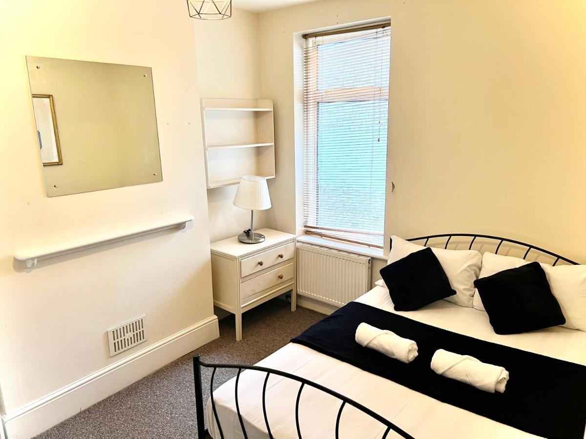 Aldgate Holiday Rooms London Exterior photo