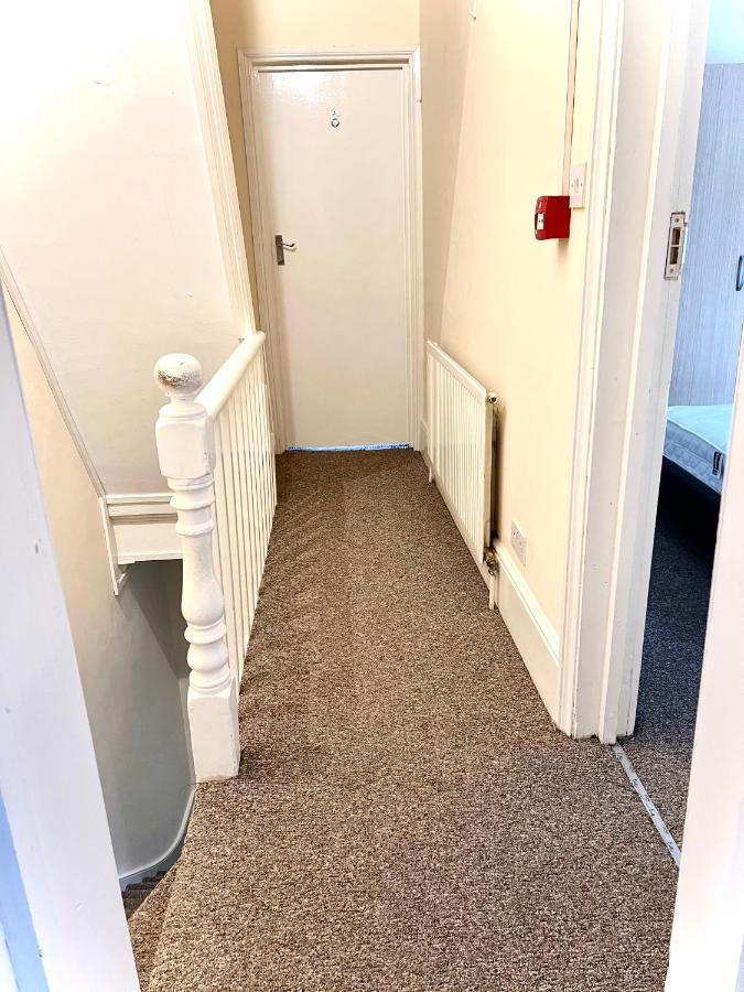 Aldgate Holiday Rooms London Exterior photo