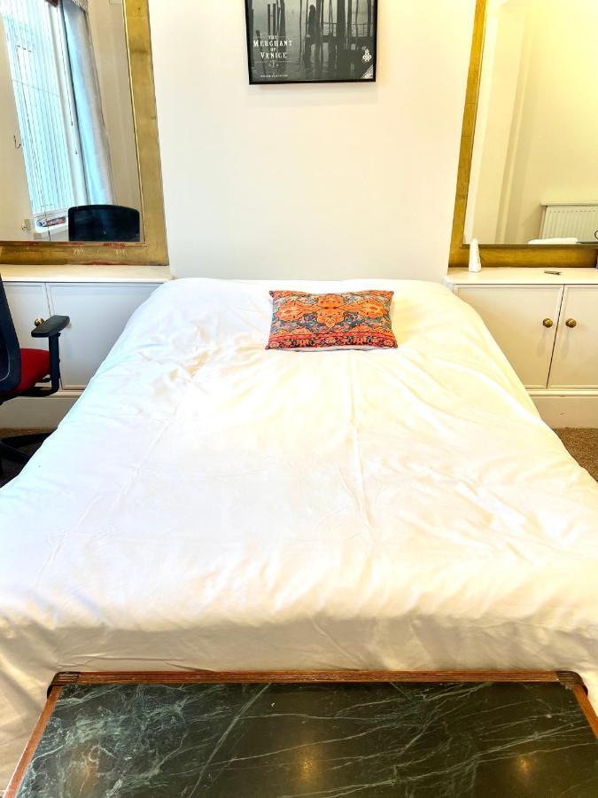 Aldgate Holiday Rooms London Exterior photo